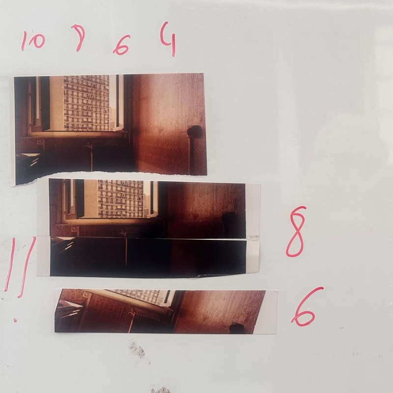 Bandes de test d'un tirage couleur annotées avec les temps de pose